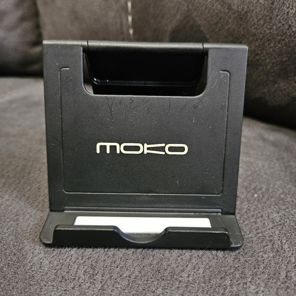 Compact phone holder
